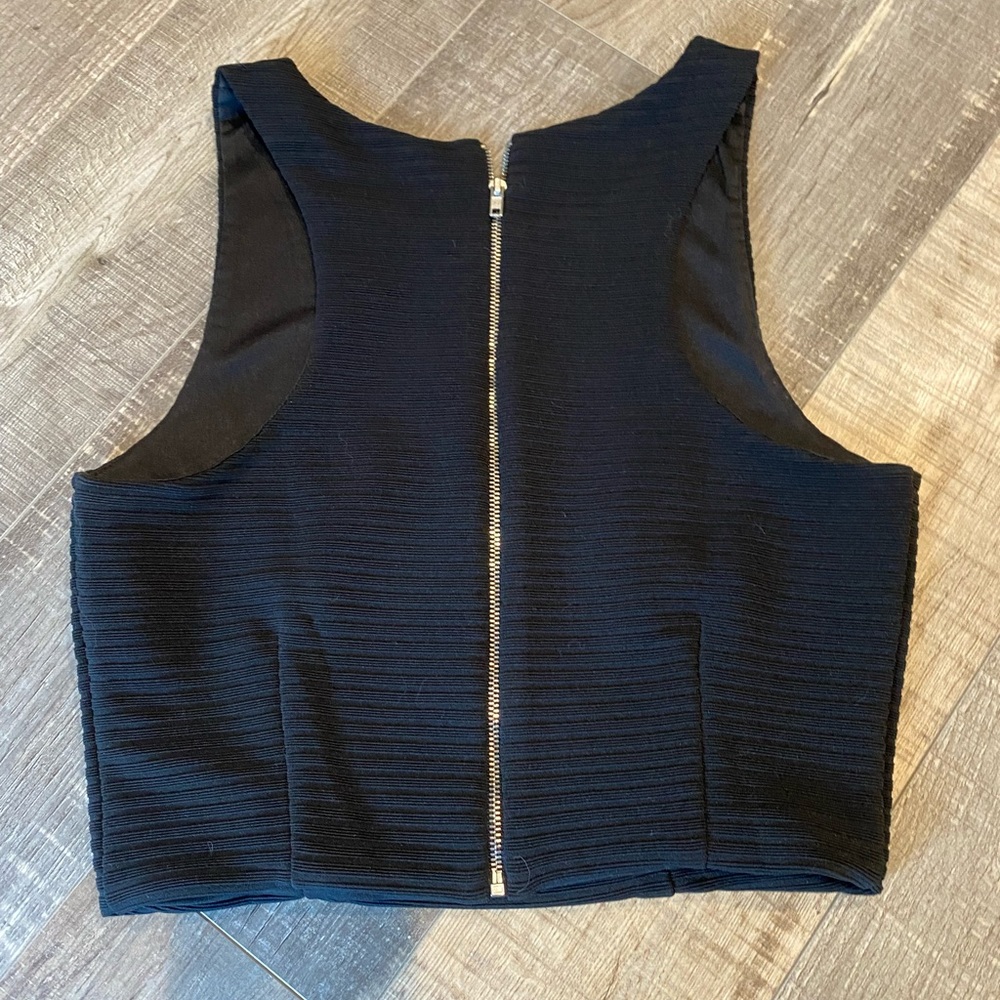 Black crop top - Picture 2 of 3